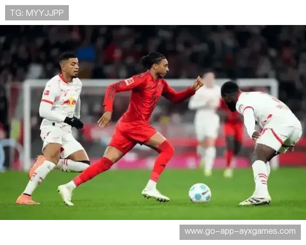 拜仁在关键时刻的传中找到点位，头球建功见成效——战术解码与落点艺术