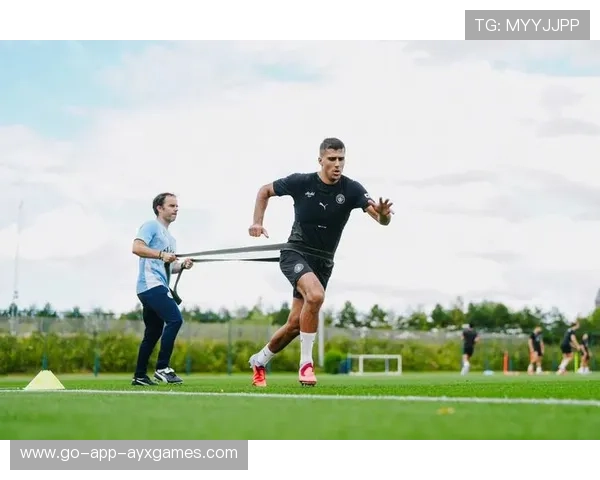 曼城全队运行机制顺畅,罗德里支撑关键地位